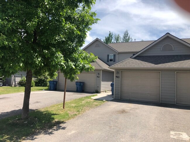 PRIVATE GARAGE - 464 W Shore Dr