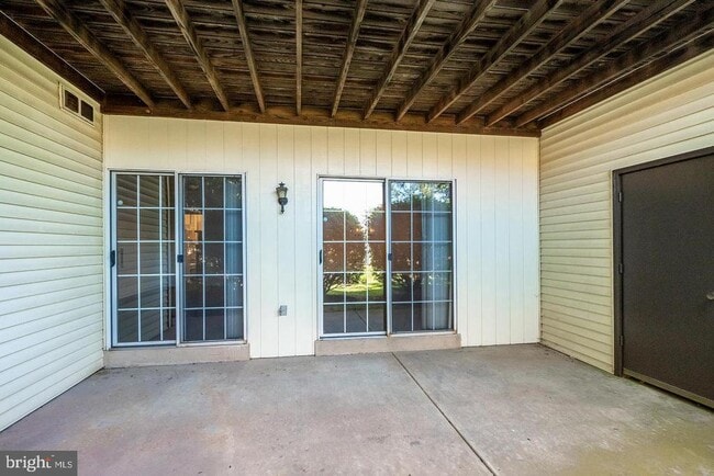 Building Photo - 305 Westridge Cir