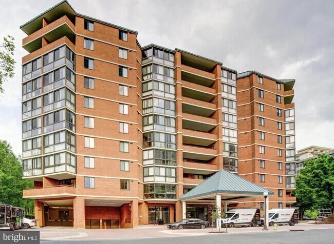 Building Photo - 1001 N Randolph St