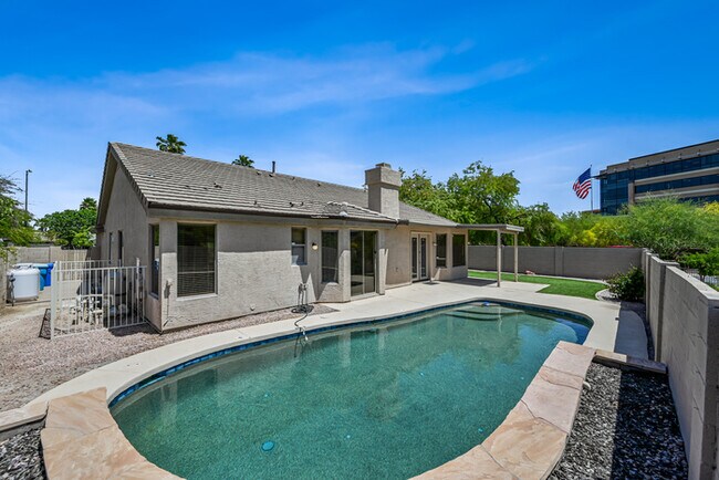 Primary Photo - 6937 E Paradise Ln