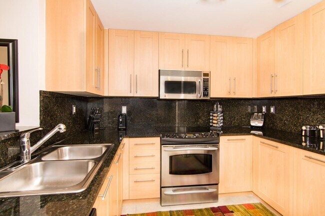 Building Photo - 511 SE 5 Ave