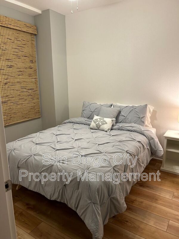 Building Photo - 300 W Beech St