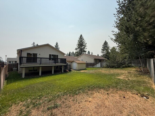 Building Photo - 7915 E Woodland Park Dr