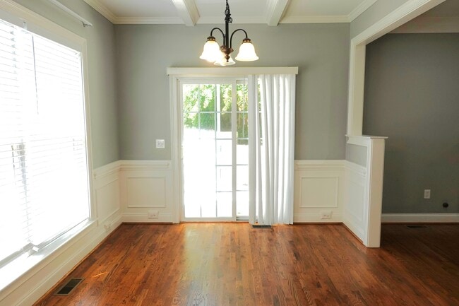 Building Photo - 923 Squires Pt