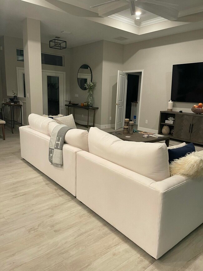 Building Photo - 3155 SW 78th Ave