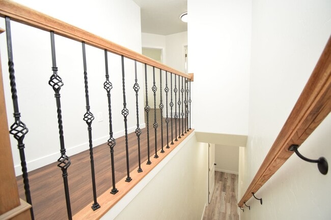 Building Photo - Newly Remodeled Magna Gem with New Appliances & Easy Freeway Access!!