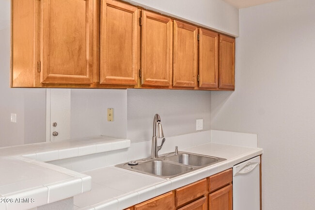 Building Photo - 10610 S 48th St