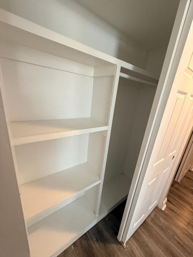 Building Photo - 2Bedroom apt for rent