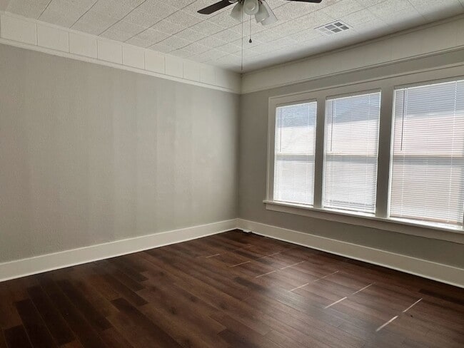 Building Photo - Charming 3BR/1BA Home with Detached Garage