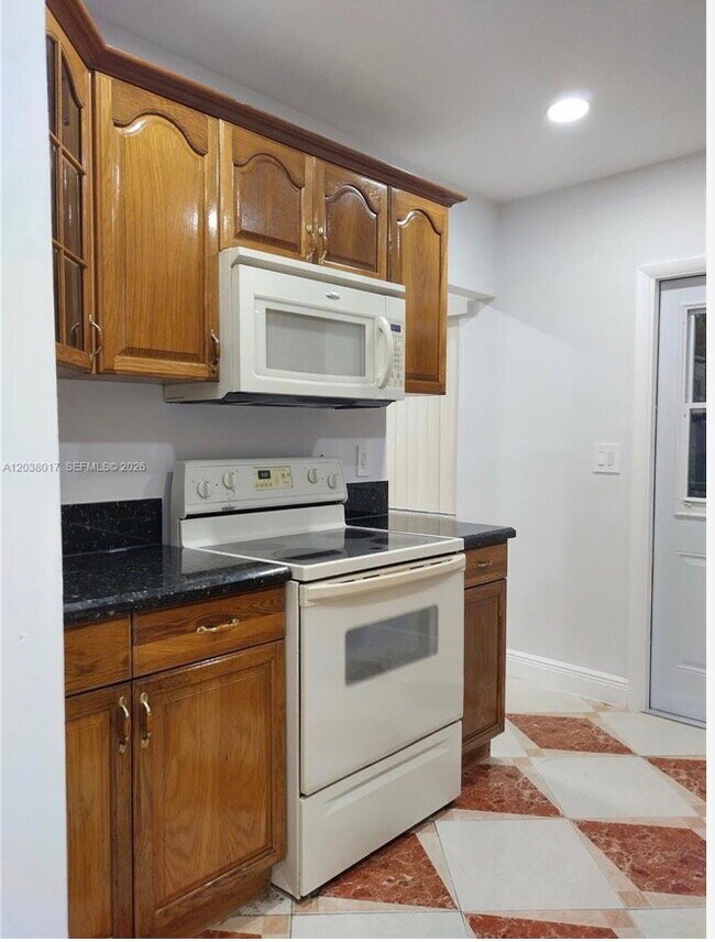 Building Photo - Northwest 190th Street, Miami Gardens, FL 33169 - 4 BR 2 BA detached house