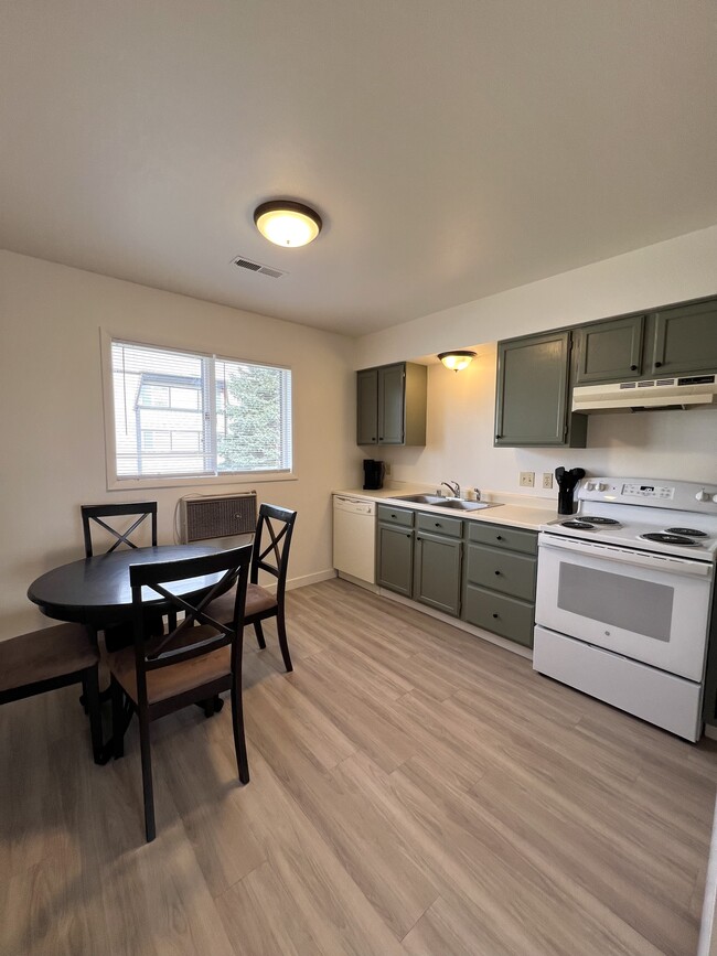 Kitchen/Dining Room - 219 14th Ave S