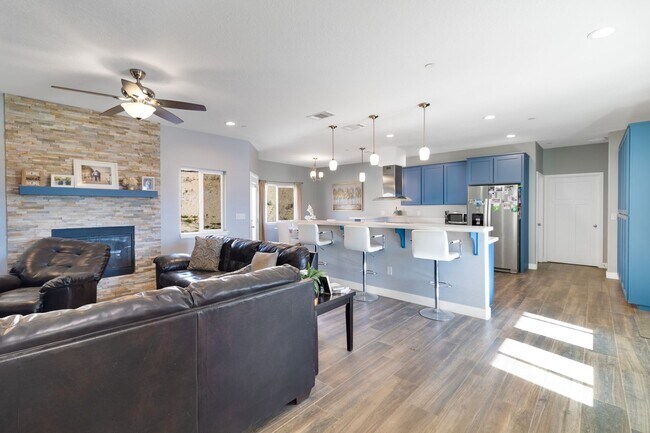 Building Photo - Beautiful 4 Bed 3 Bathroom