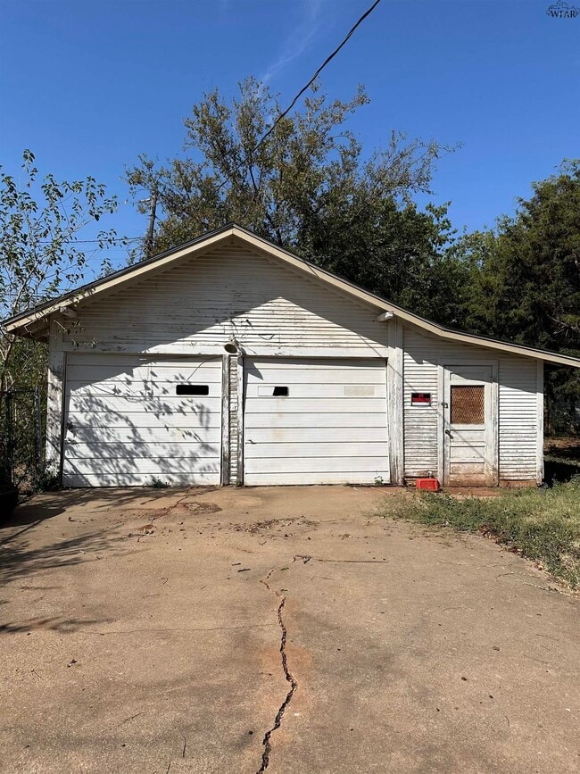 Building Photo - 2002 Jones St