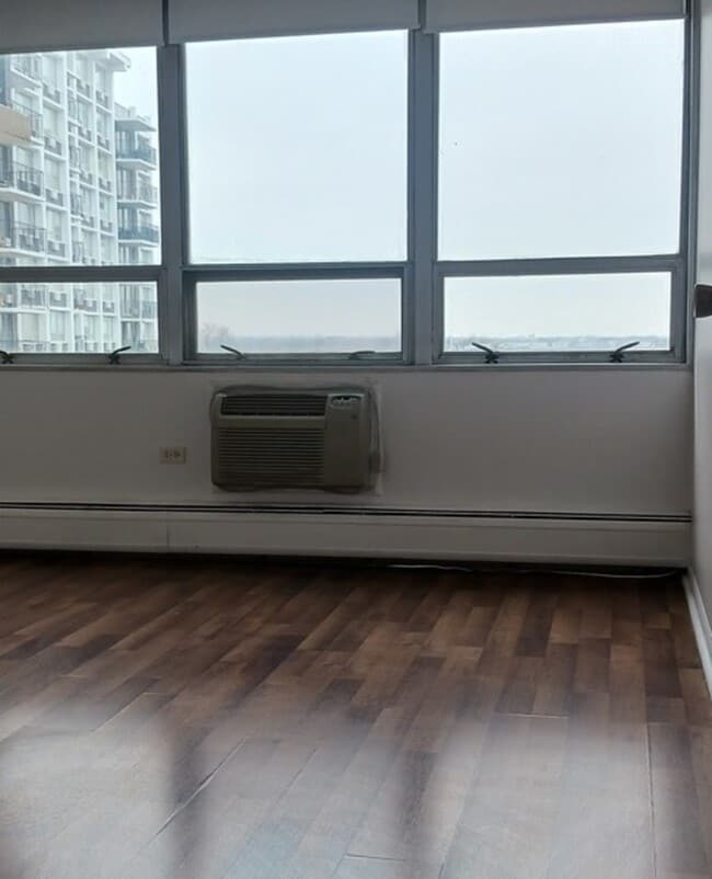 Building Photo - 8801 W Golf Rd