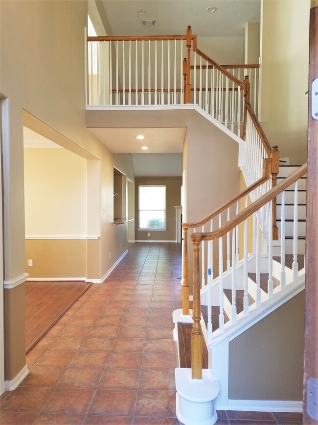 Building Photo - 2103 Blue Water Bay Dr