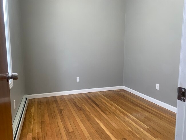 Building Photo - 350 US-1