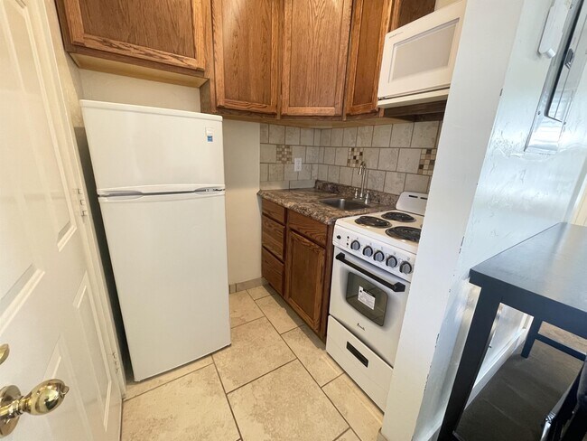 Building Photo - 1105 S State St