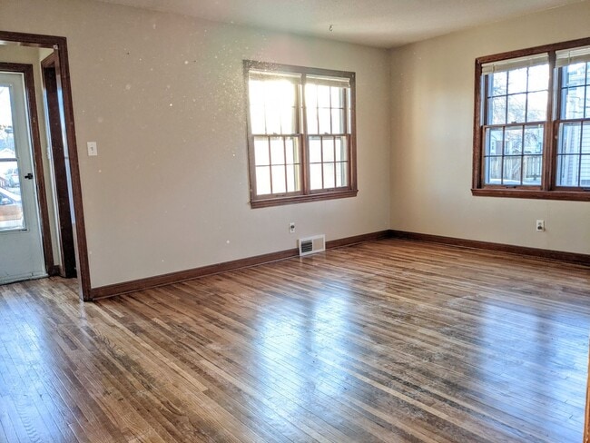 Building Photo - 1215 7th Ave SE