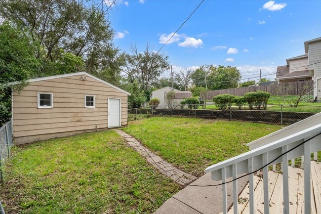 Building Photo - 735 Sylvan Ct