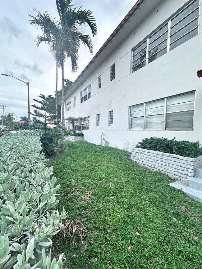 Building Photo - 3903 W Flagler St