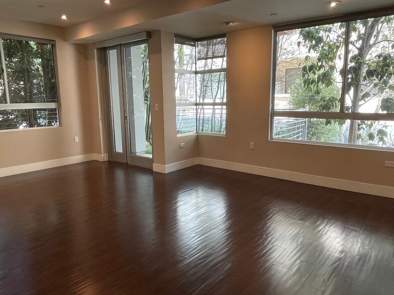 Building Photo - 1666 Greenfield Ave