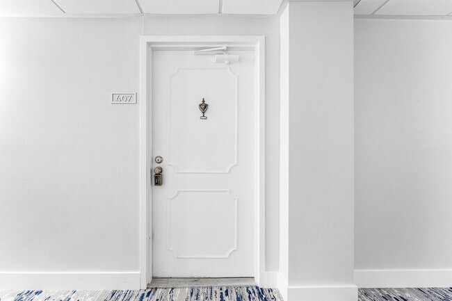 Building Photo - 3215 S Ocean Blvd