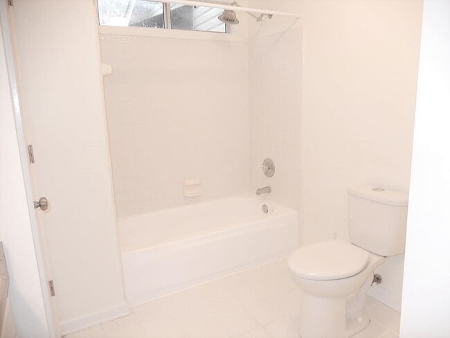 Building Photo - 3216 Castle Ct