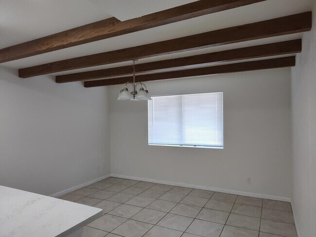 Building Photo - 2179 E Palmcroft Dr