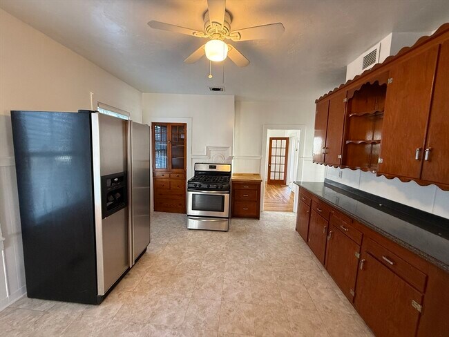 Building Photo - 9 Chilton St