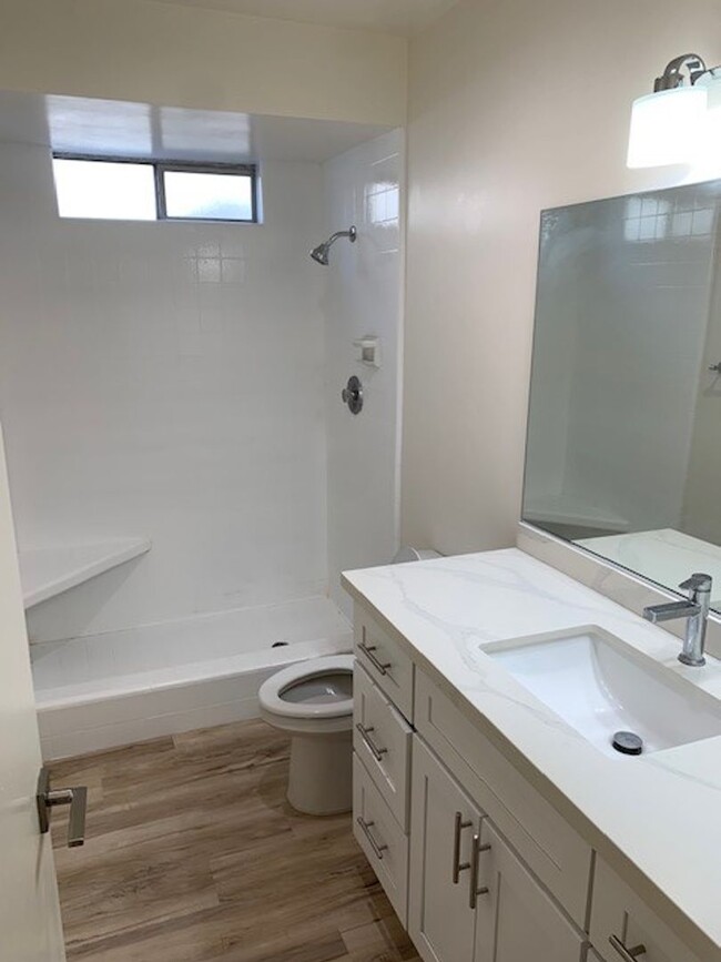 Building Photo - AMAZING REMODELED 2 BED / 2 BATH BELMONT H...