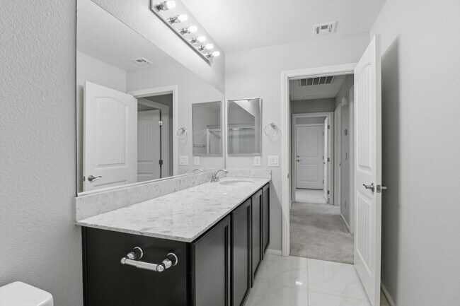 Building Photo - SW!!! Casita!!!! Single Story!!! 4 Bedrooms!!! Gated!!! End or Cut De Sac!!! Community green area...