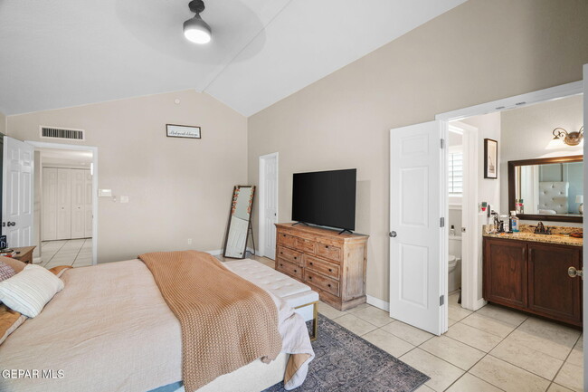 Building Photo - 6052 Bandolero Dr