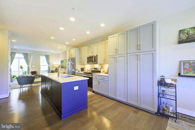 Building Photo - 719 Parkside Pl NE