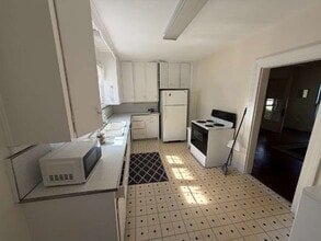 Building Photo - * Generously Sized 3-bedroom, 1.5 Bath in LeRoy Available Now! *