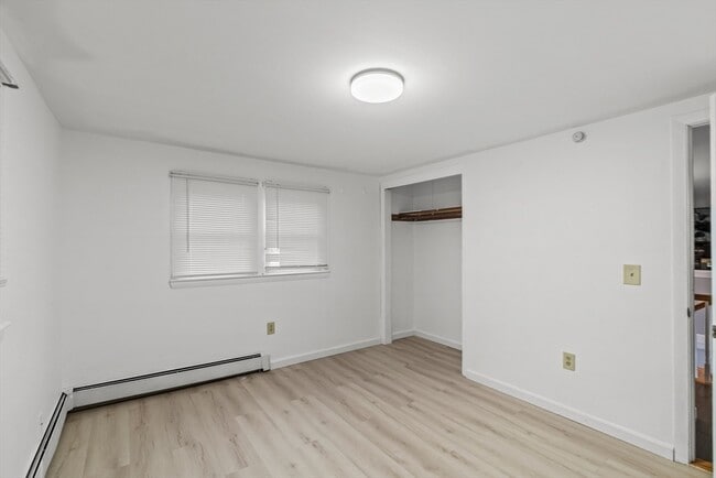 Building Photo - 323 Flagg St