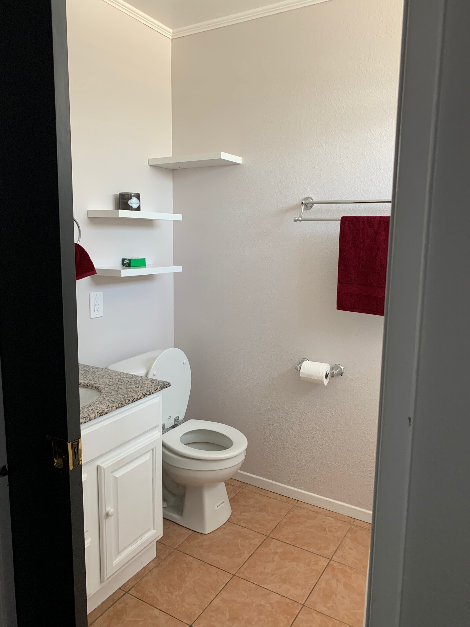 Private bathroom - 112 N Avenue 66