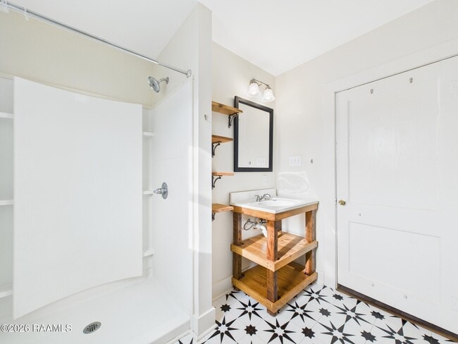 Building Photo - 528 St Julien Ave