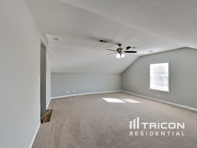 Building Photo - 1321 Loren Circle