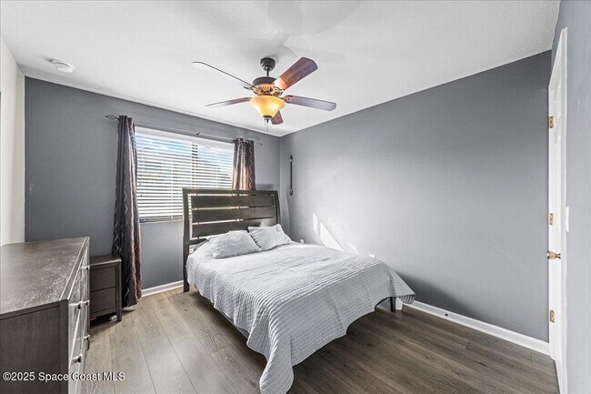 Building Photo - 1345 Lara Cir