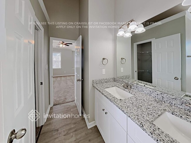 Building Photo - 402 Zircon Ln