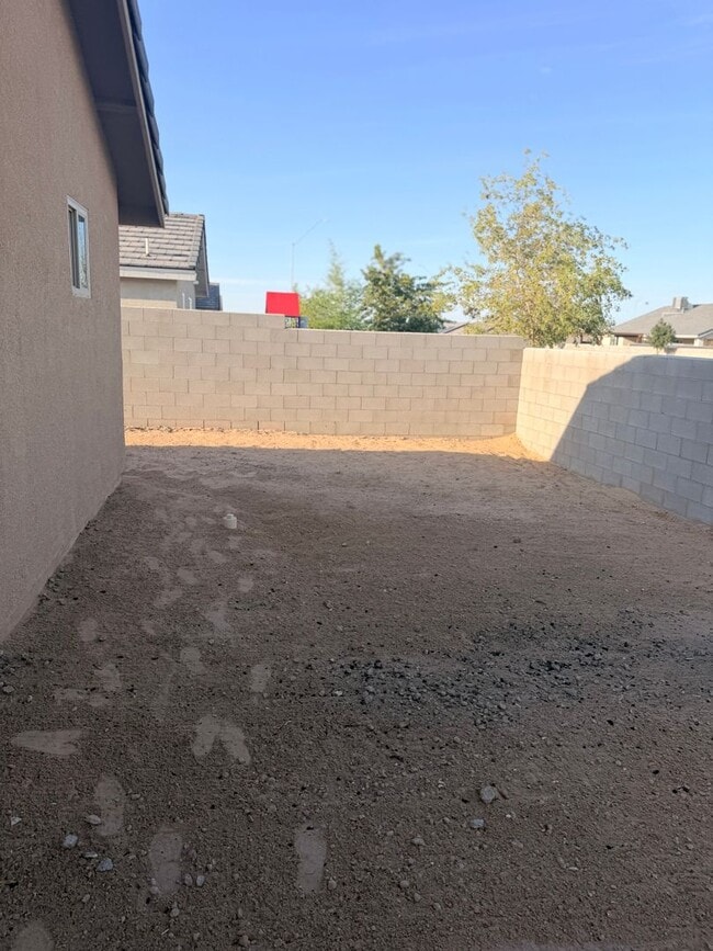 Building Photo - Newer - 3 Bedroom - 2 Car Garage Home with Fenced Back Yard and Gates