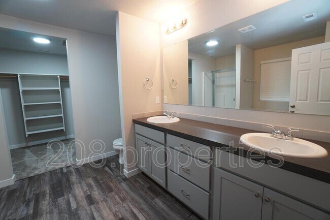 Building Photo - 13776 S Piano Ave