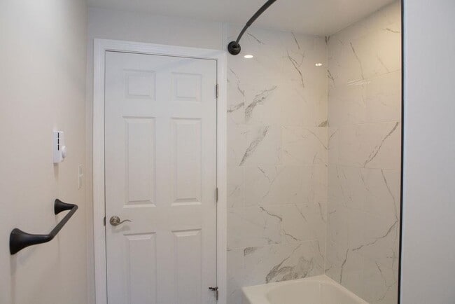 Building Photo - 180 N Main St