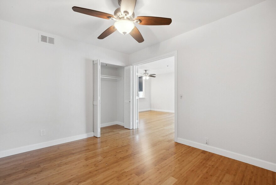 Building Photo - 5605 Friars Rd