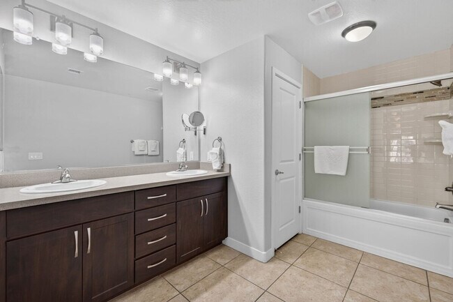 Building Photo - 5350 E Deer Valley Dr