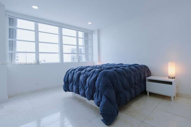 Building Photo - 1408 Brickell Bay Dr