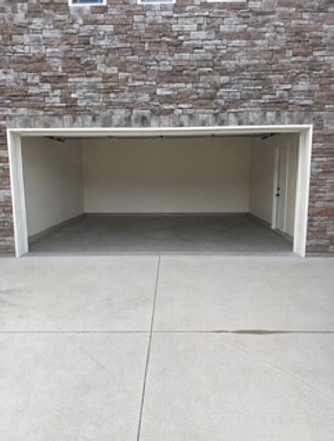 Building Photo - Maryville 37803 - 3 bedroom 2.5 bath home - Call Debra Johnson (865) 591-8281