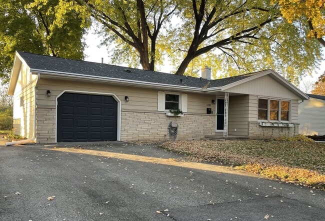 Primary Photo - 1210 Acewood Blvd