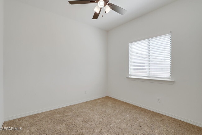 Building Photo - 533 Paseo Modesto Dr