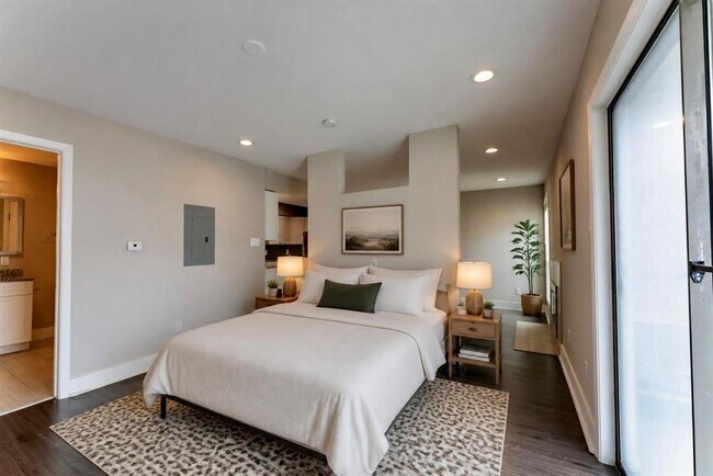 Building Photo - 935 La Posada Dr